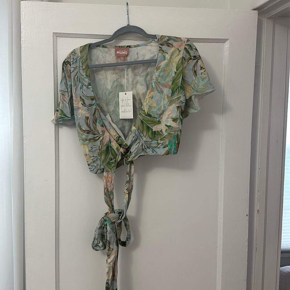 Super cuter never worn show me your Mumu wrap top